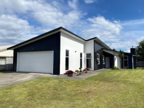 Summer on Cholmondeley, Whitianga